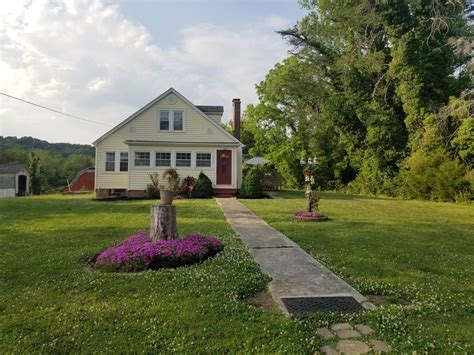 The Benefits of Living in a Small Town: Homes for Sale in Mascot, TN